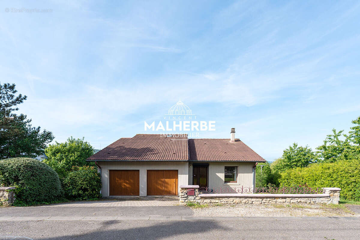 Maison à LAY-SAINT-CHRISTOPHE
