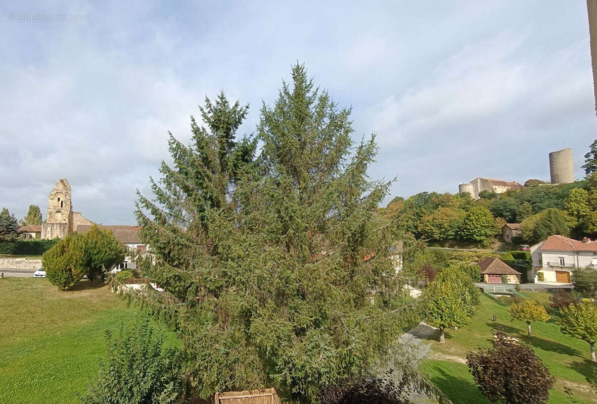 Appartement à CHALUS