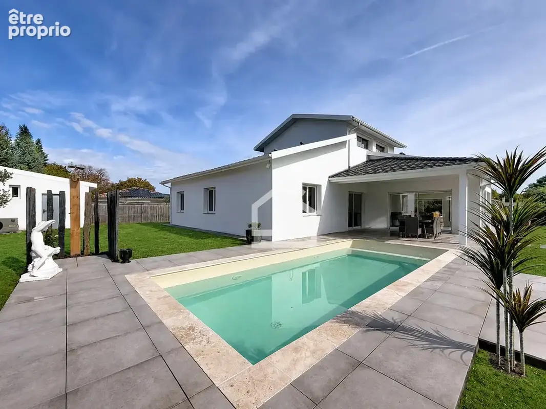 Photo Maison à Saint-Aubin-De-Medoc au prix de 945 000€