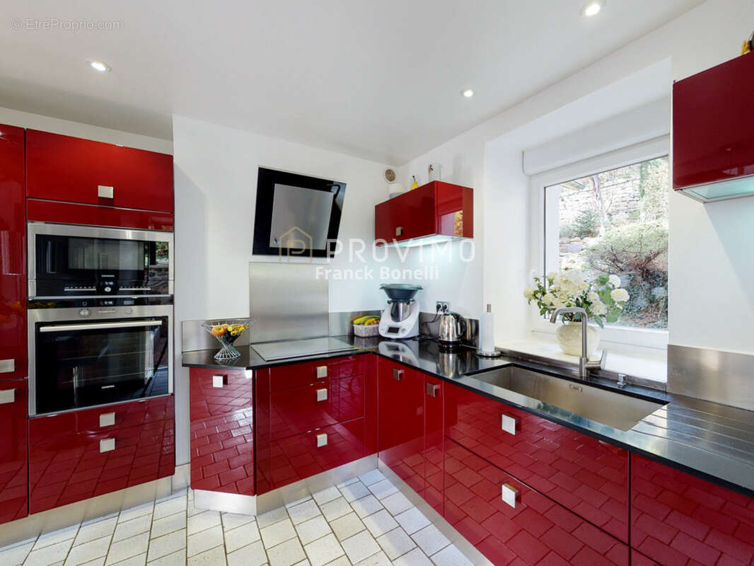 Maison de caractère, 4 chambres, garage, terrasse et jardin, en parfait état - photo 6