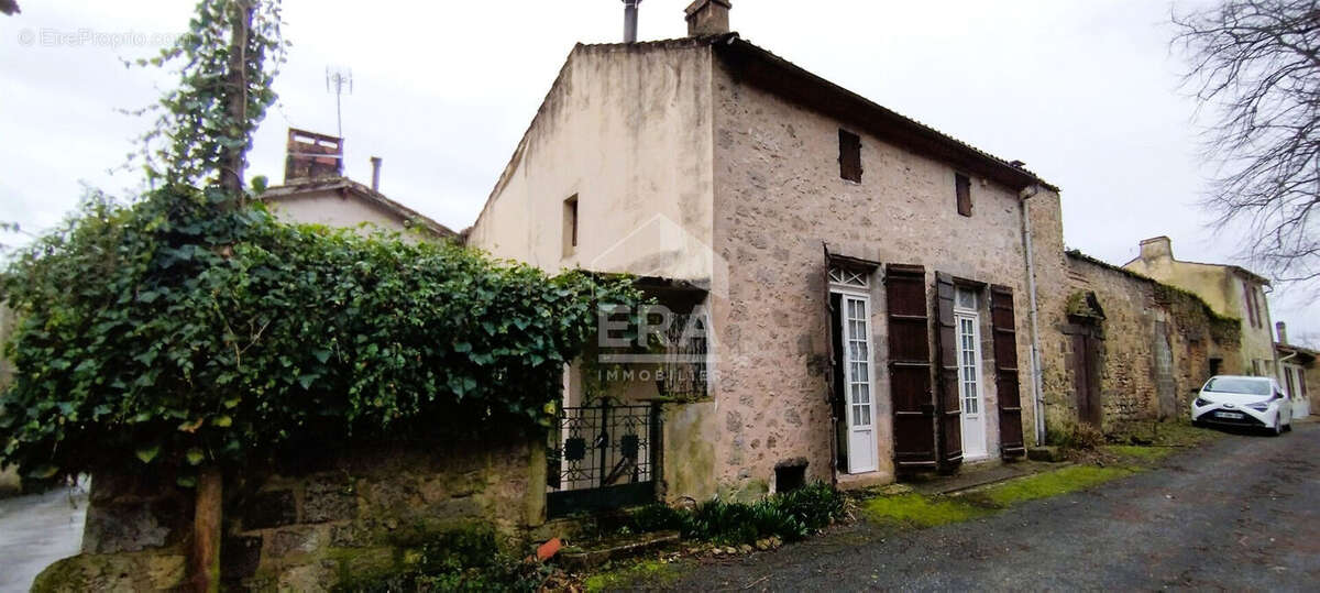 Maison à PORT-SAINTE-MARIE