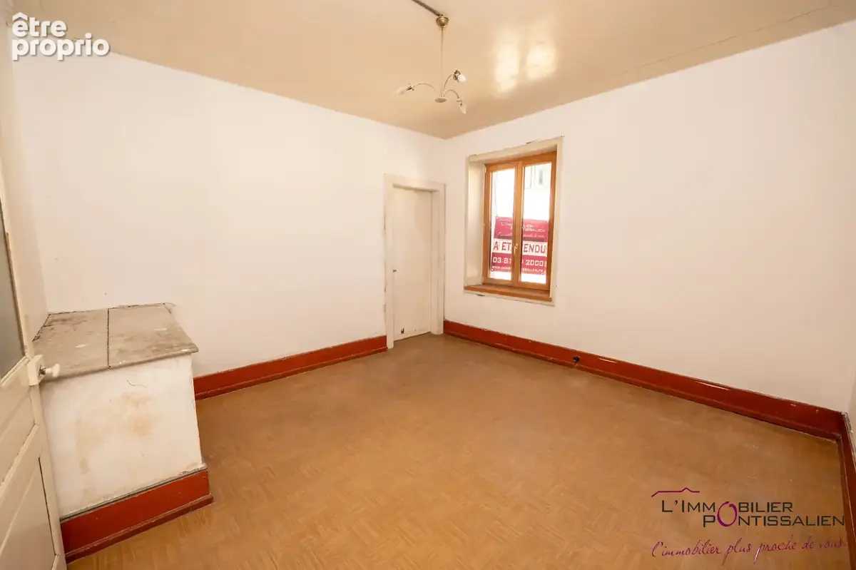 Frasne : maison individuelle offrant de beaux volumes, fort potentiel, garage - photo 16