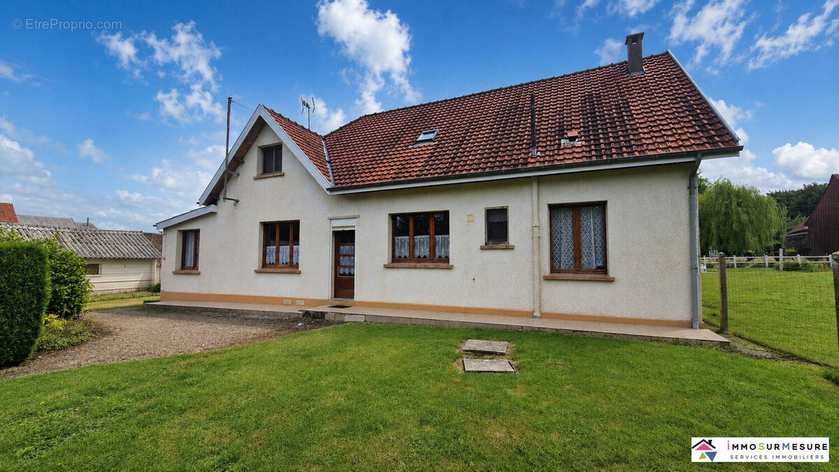 Maison à QUOEUX-HAUT-MAINIL
