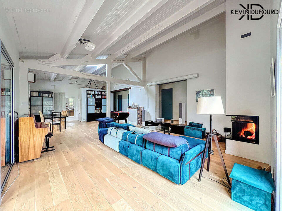 Maison à SAINT-ETIENNE-DE-FONTBELLON