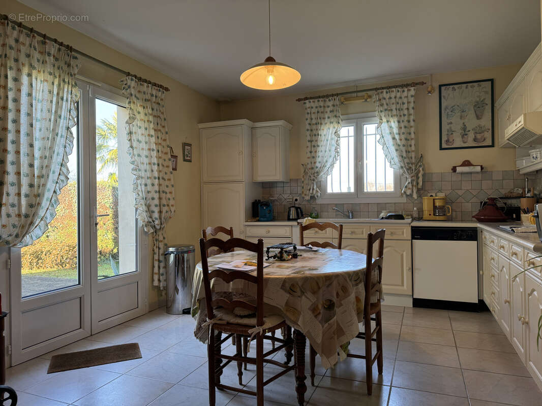 Maison à BARBEZIEUX-SAINT-HILAIRE