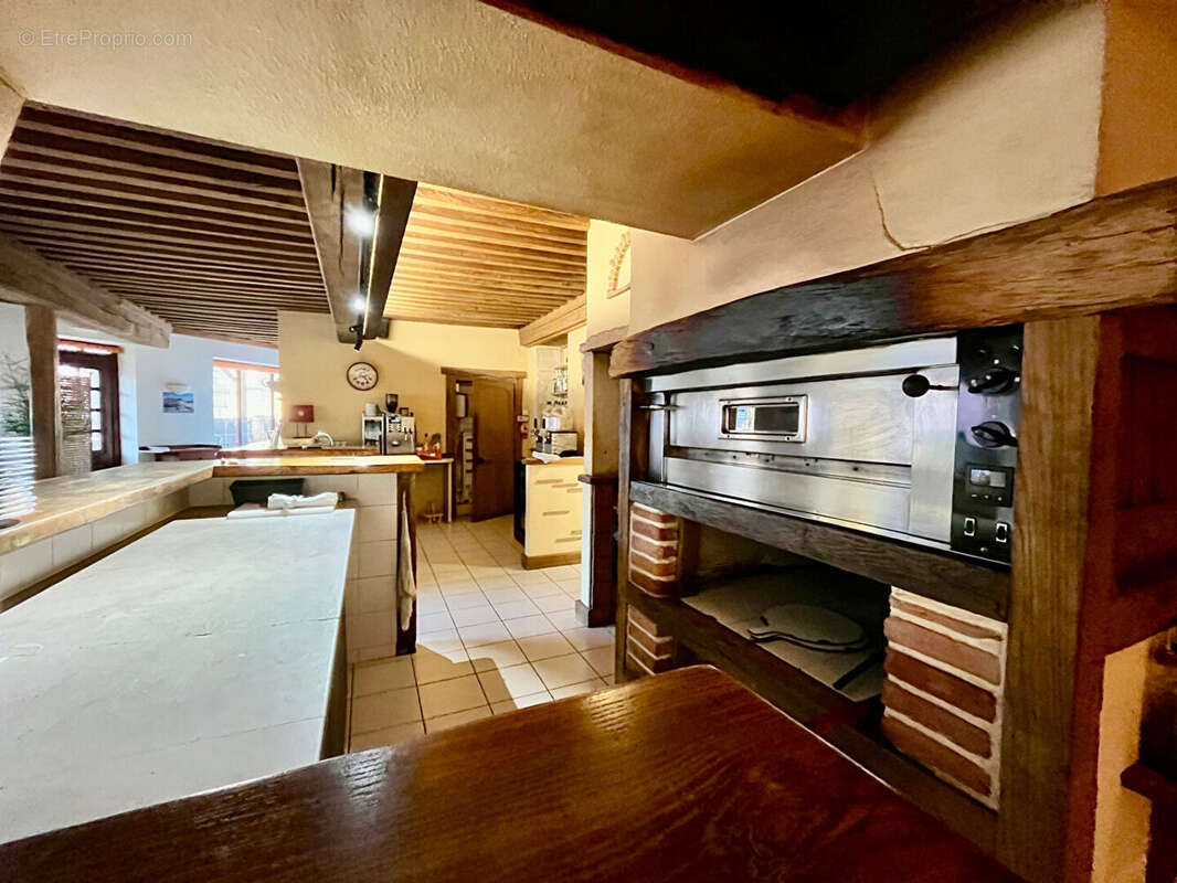 Commerce à PONT-DE-VAUX