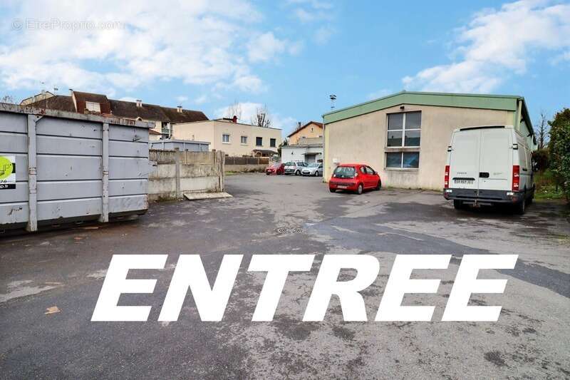 Locaux d activites independant + stockage et bureaux surface total 1100m2 sur parcelle total 2800m2 acces poids lourds - photo 11