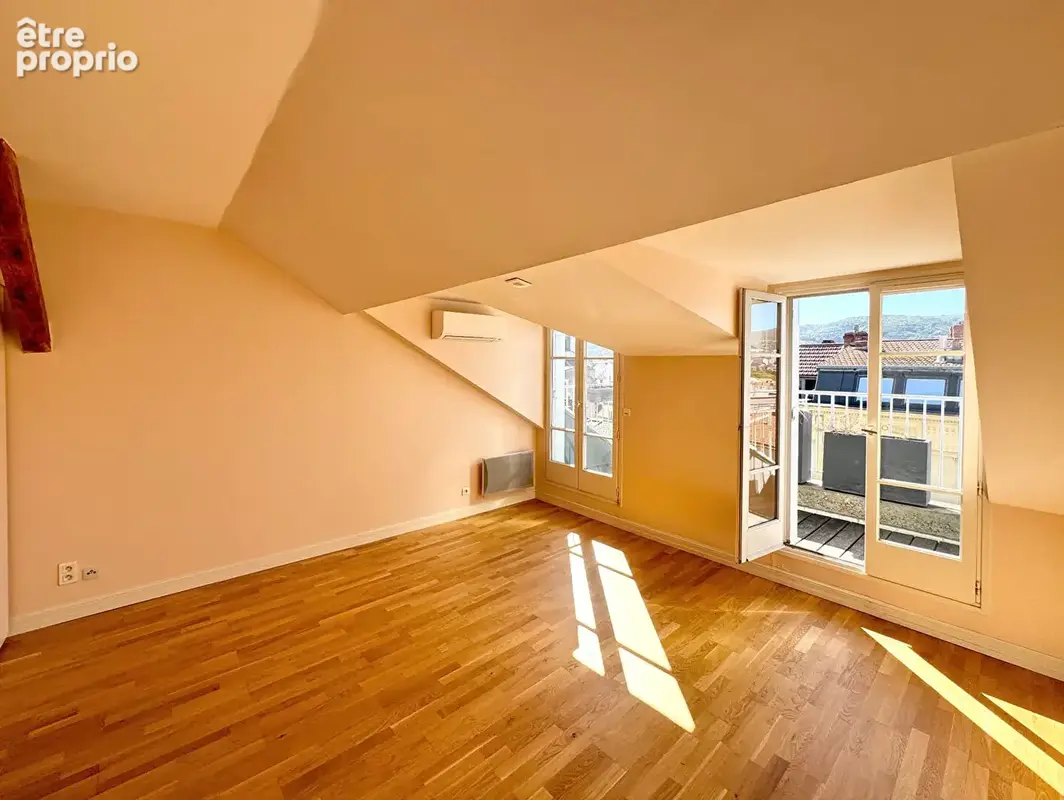 CLERMONT-FERRAND / Duplex coup de coeur à vendre de 112 m2 en centre-ville ! - photo 11