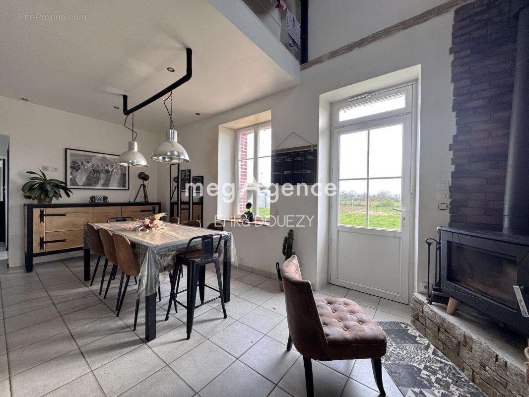 Longère en campagne 5 chambres, étang, piscine, dépendances - photo 7