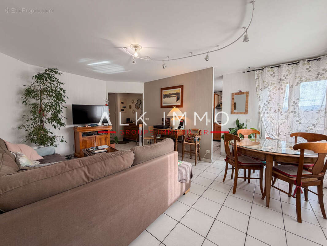 Appartement à POISY