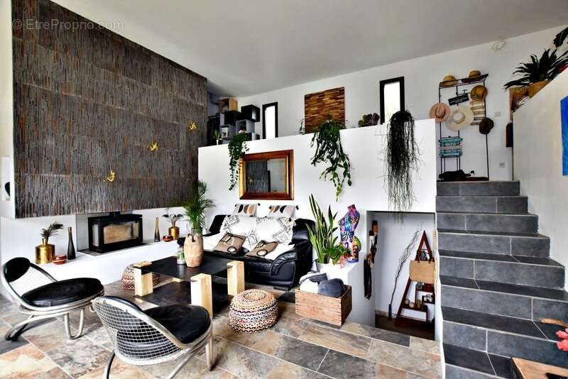 Maison à SOLLIES-TOUCAS