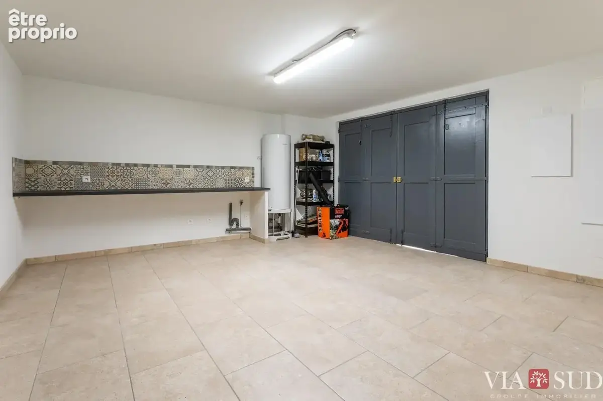 Une maison idéale pour profiter d'un environnement paisible tout en bénéficiant de beaux volumes et d'un extérieur propice à la  - photo 13