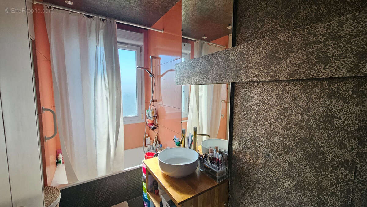 Appartement à SAINT-MAUR-DES-FOSSES