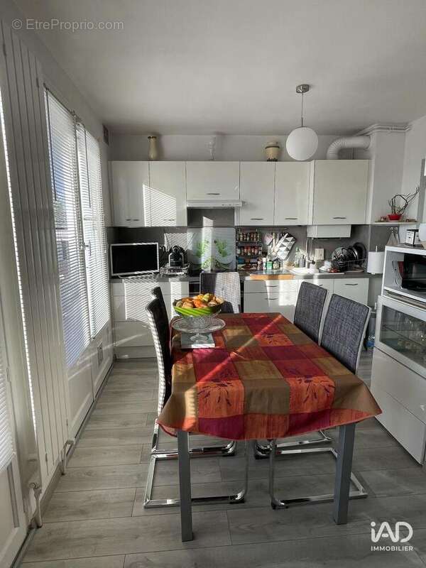 Photo 9 - Appartement à DECINES-CHARPIEU