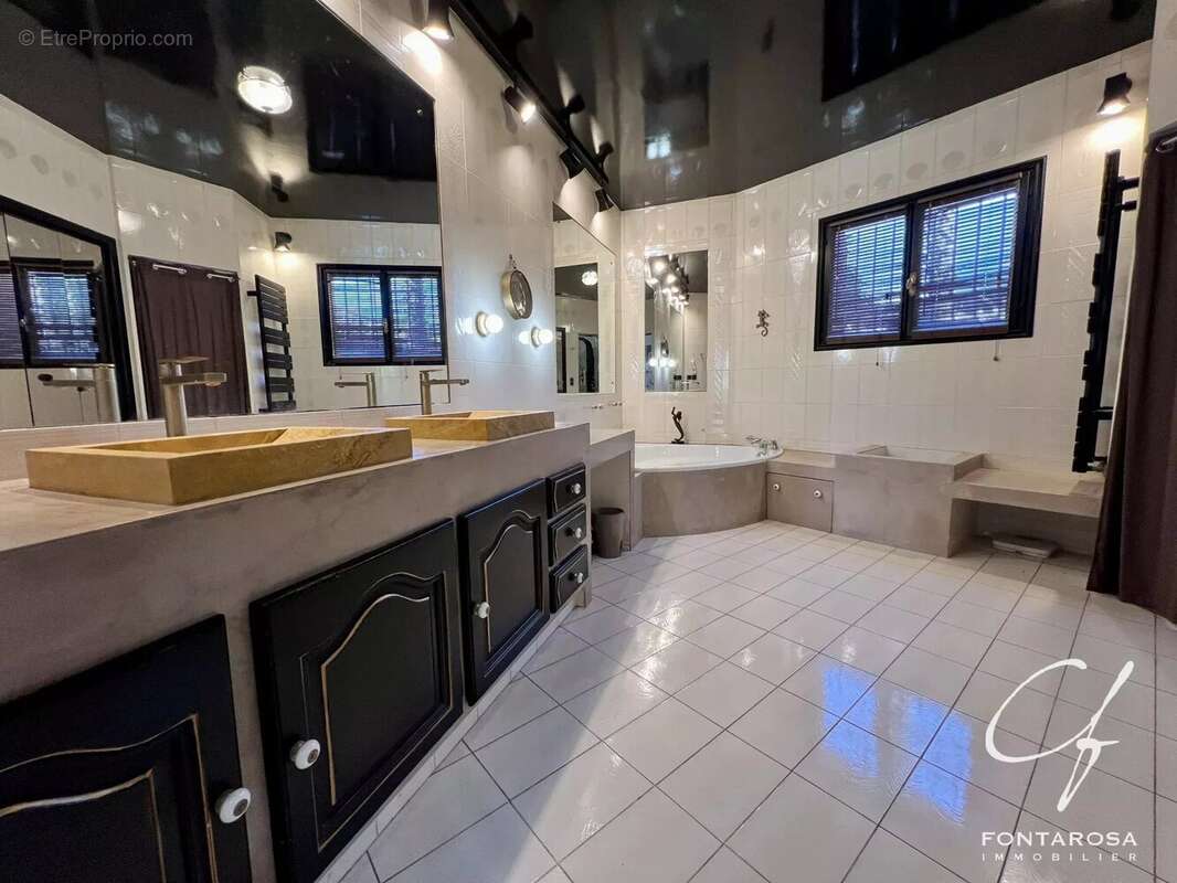 Maison à PUGET-SUR-ARGENS