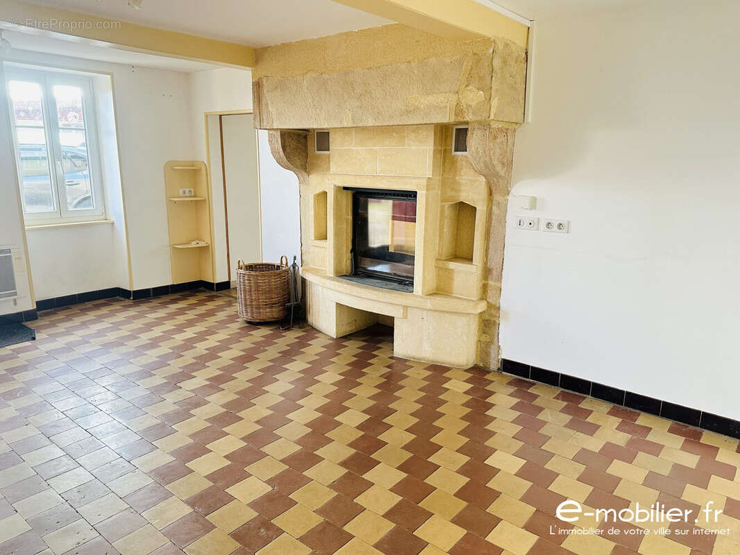 Maison à SAINT-CHRISTOPHE-EN-BRIONNAIS