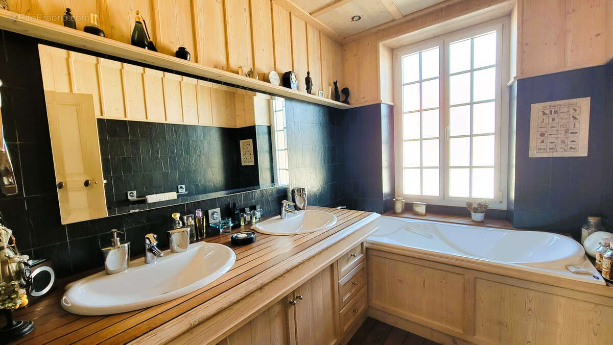 Maison Bourgeoise à vendre sur Jallais - Entre Cholet et Chemillé - Frais d'Agence Réduits ! - photo 9
