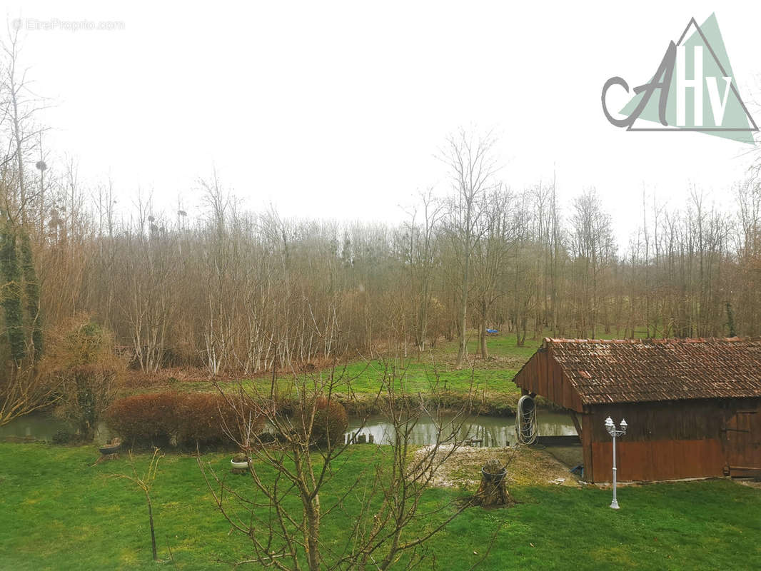 Maison à LES ORMES-SUR-VOULZIE