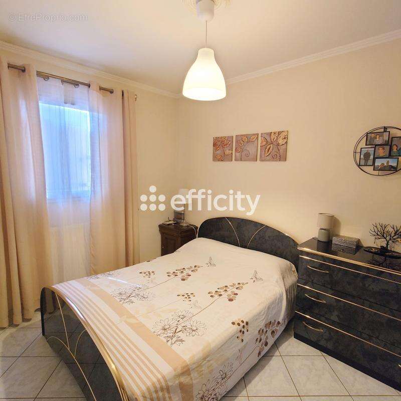 Maison 130 m² à Decines-Charpieu  - photo 6