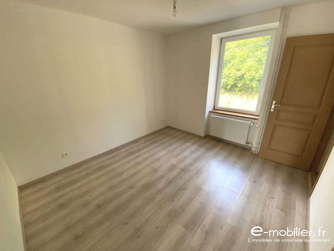 Maison à COURS-LA-VILLE