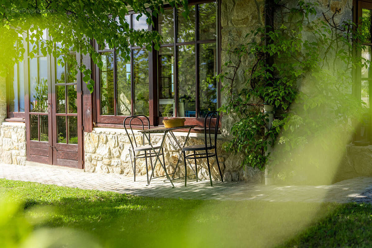 Maison à PUGNY-CHATENOD