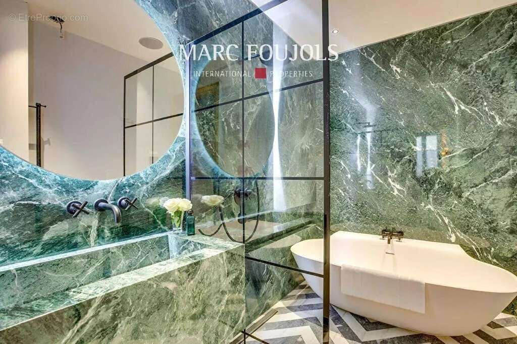 Appartement à PARIS-8E