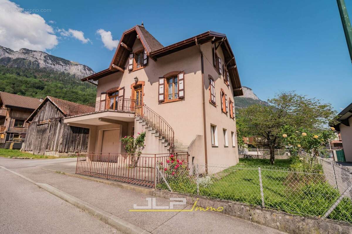 Maison 194 m² à Magland  - photo 2