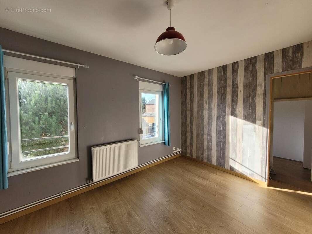 Maison à AVESNES-SUR-HELPE