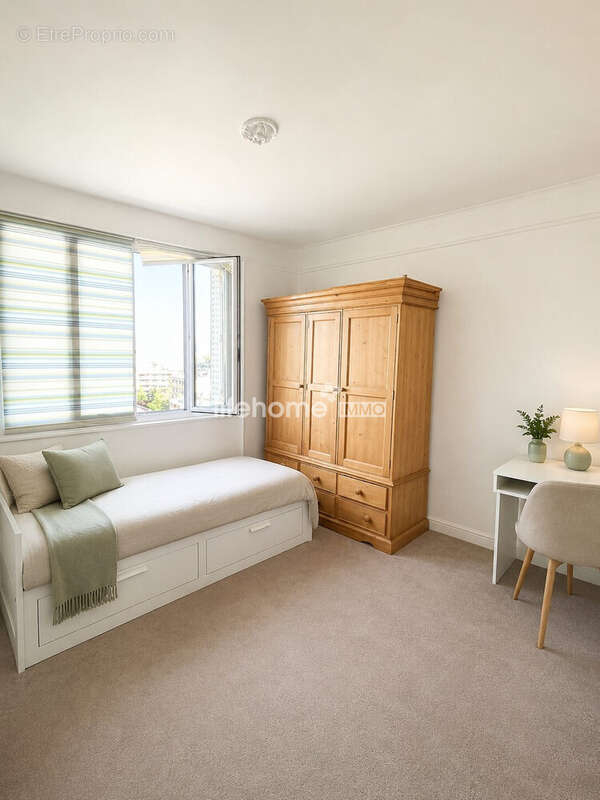Chambre avec lavabo - Appartement à SAINT-CLOUD