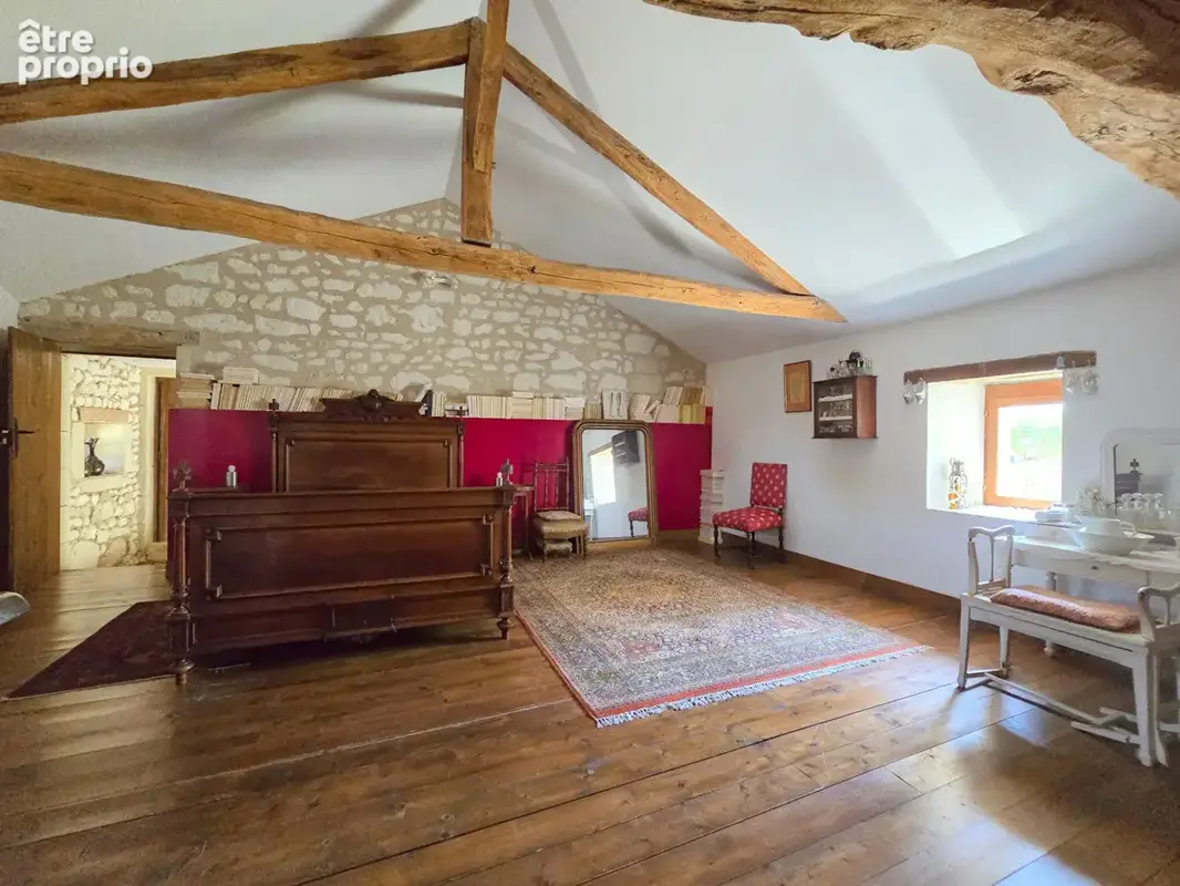 Maison de caractère à vendre à Vaudelnay avec piscine, dépendances et caves troglodytes - photo 10