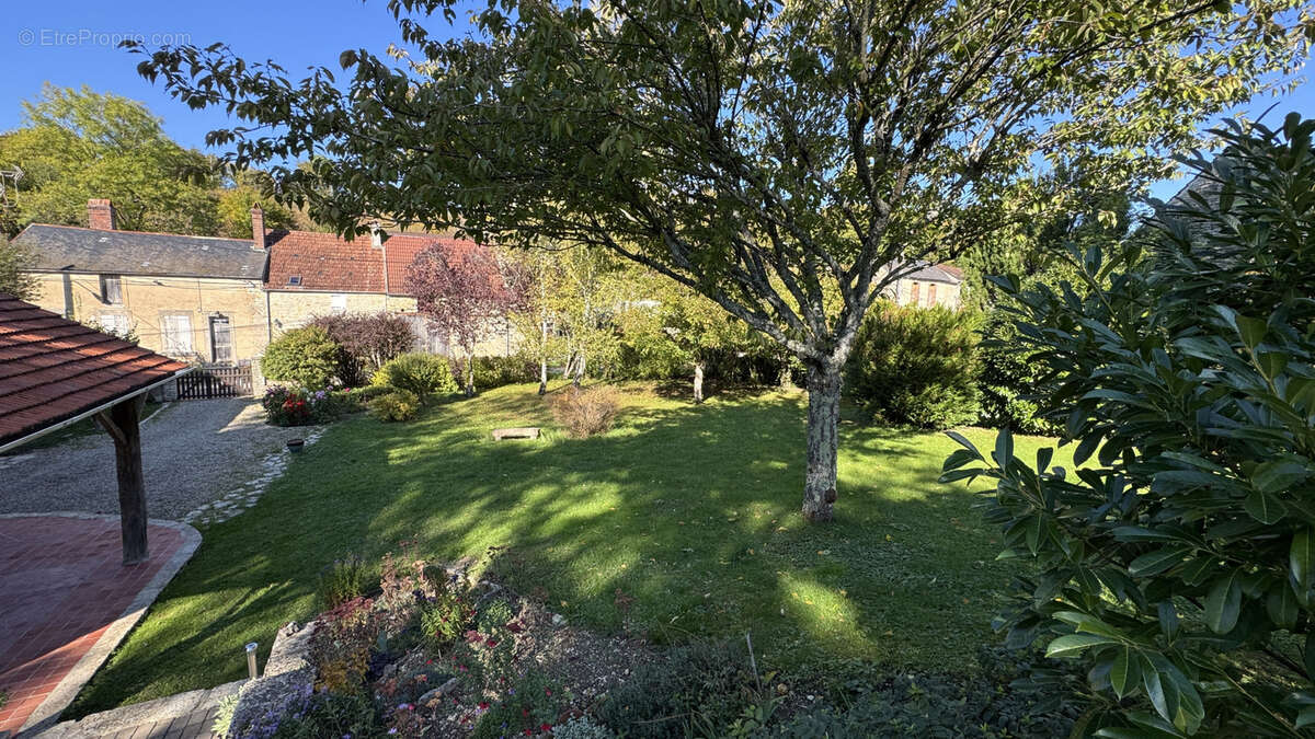 Maison à JOUX-LA-VILLE