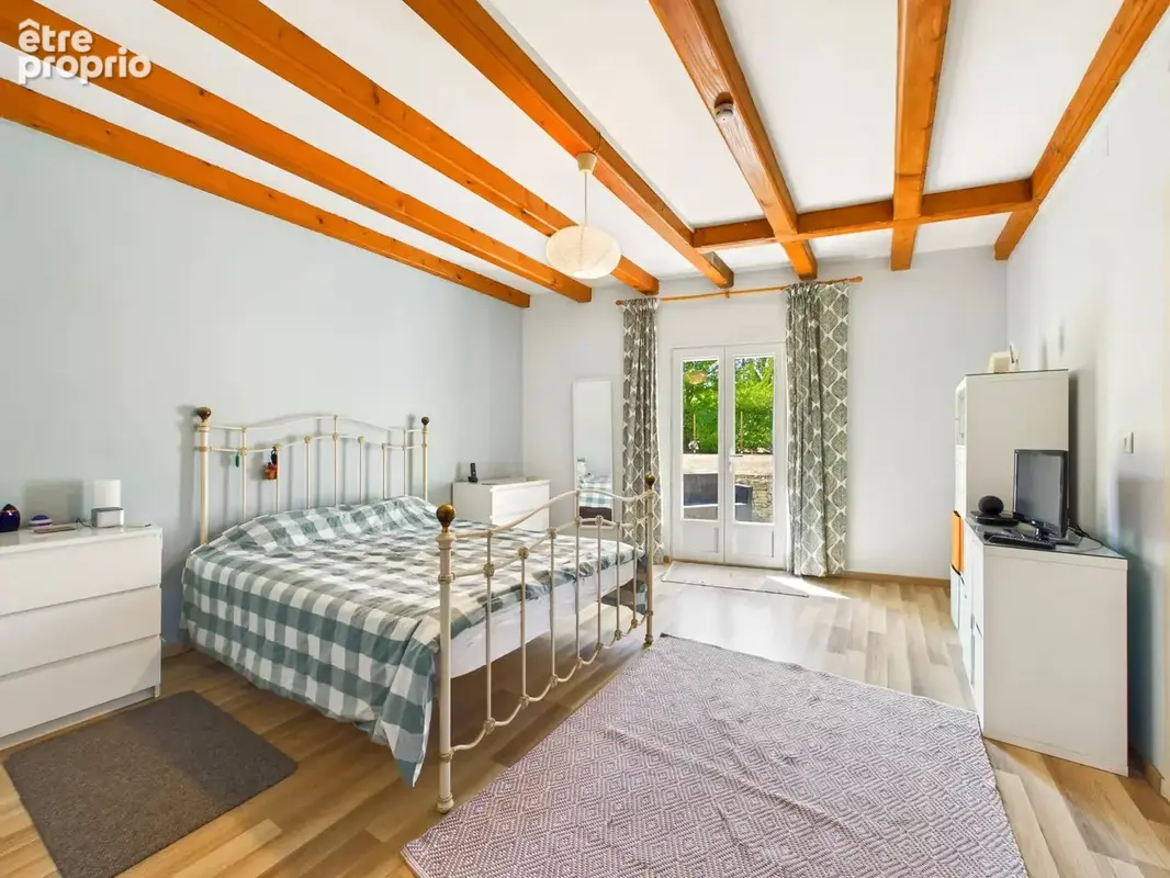 Maison en pierre avec cour et jardin - photo 8