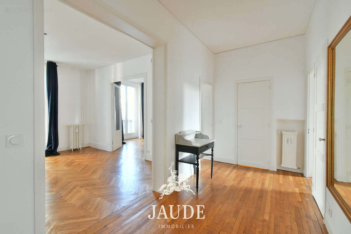Appartement F3 traversant de 81,11 m2  13 rue Bonnabaud, Clermont-Ferrand - photo 2