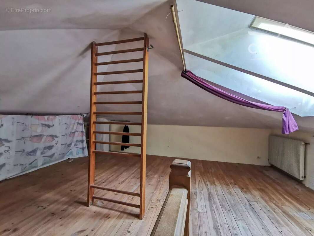 Mas sur 4hec avec rivière, jardin, piscine et dépendance à rénover - photo 11