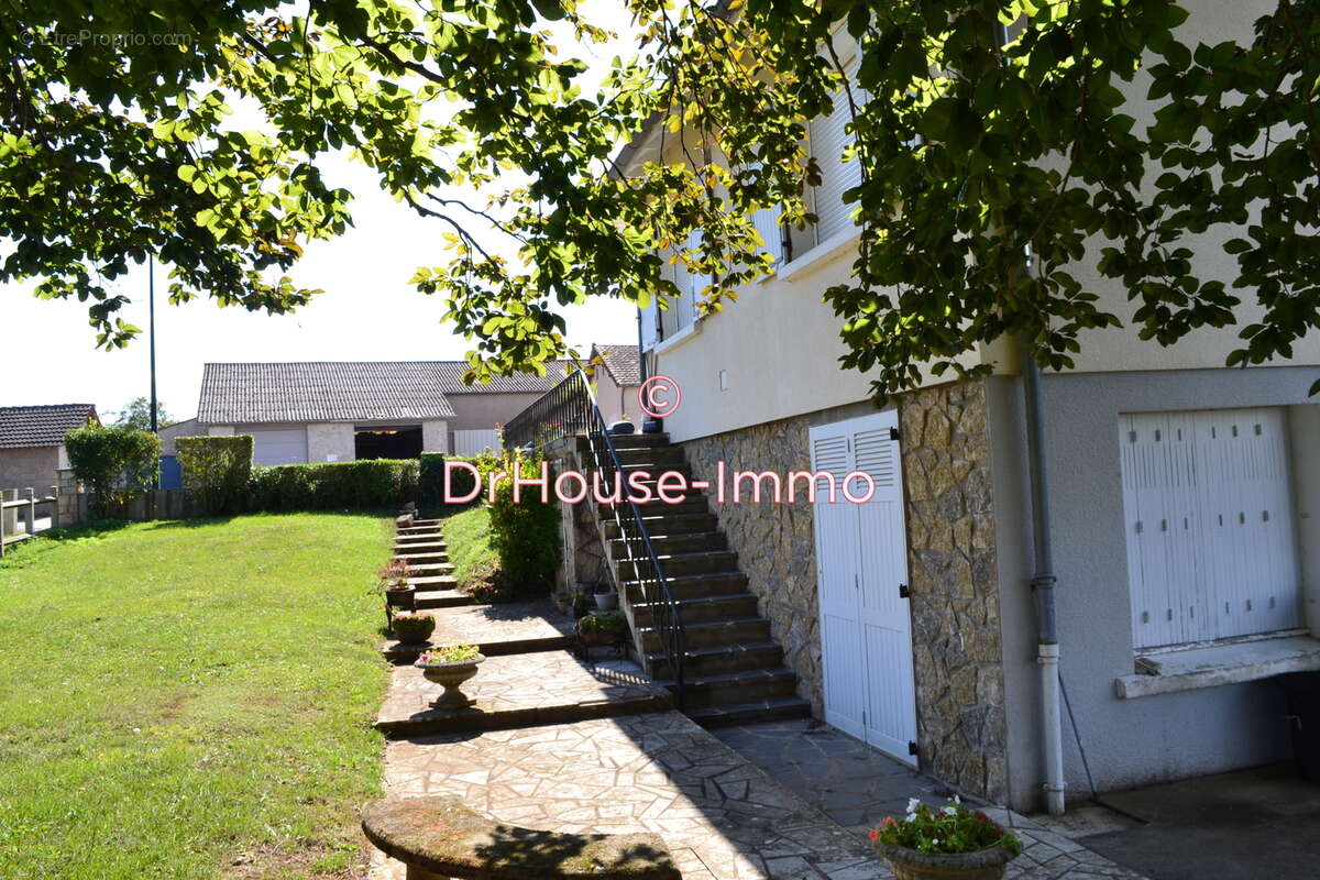 Maison à NEUILLY-EN-DUN