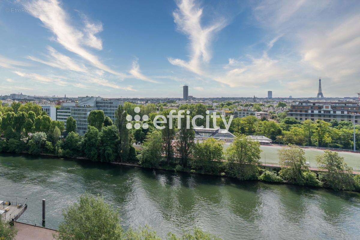 Appartement à COURBEVOIE