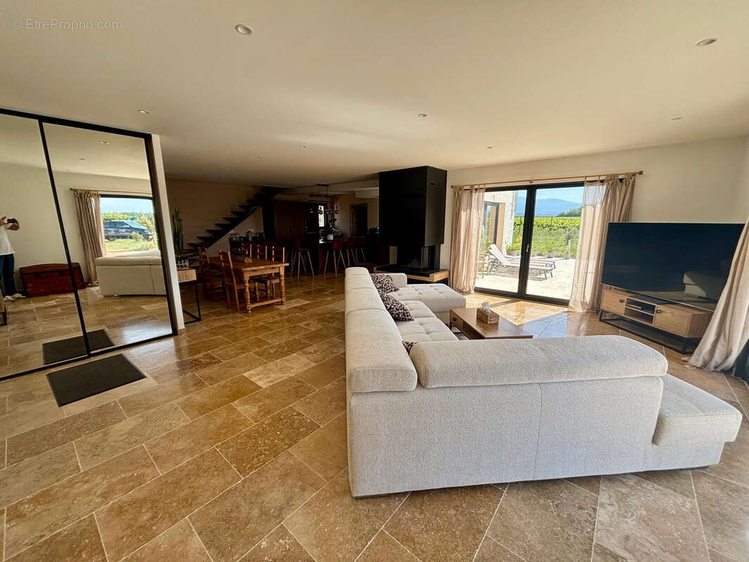 GRIGNAN - Belle Villa neuve sur 2 160 m2, avec VUE. - photo 14