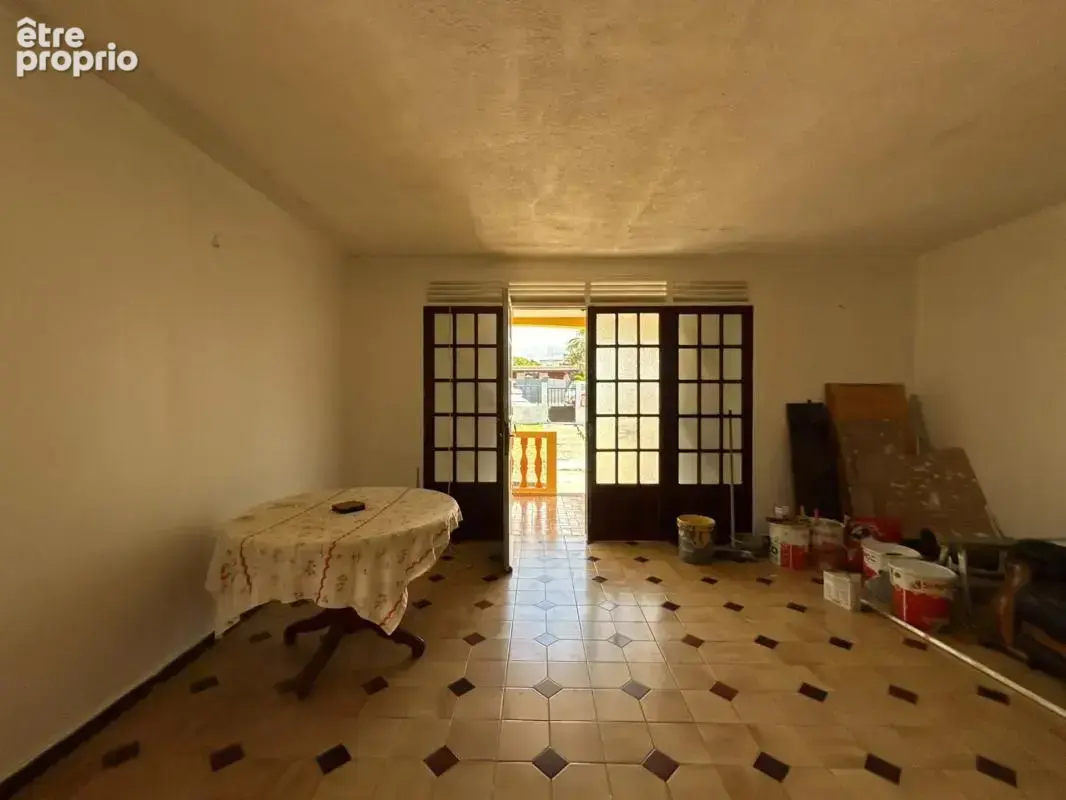 A VENDRE : Villa T8 de 200m² au Gosier (97190) - photo 2