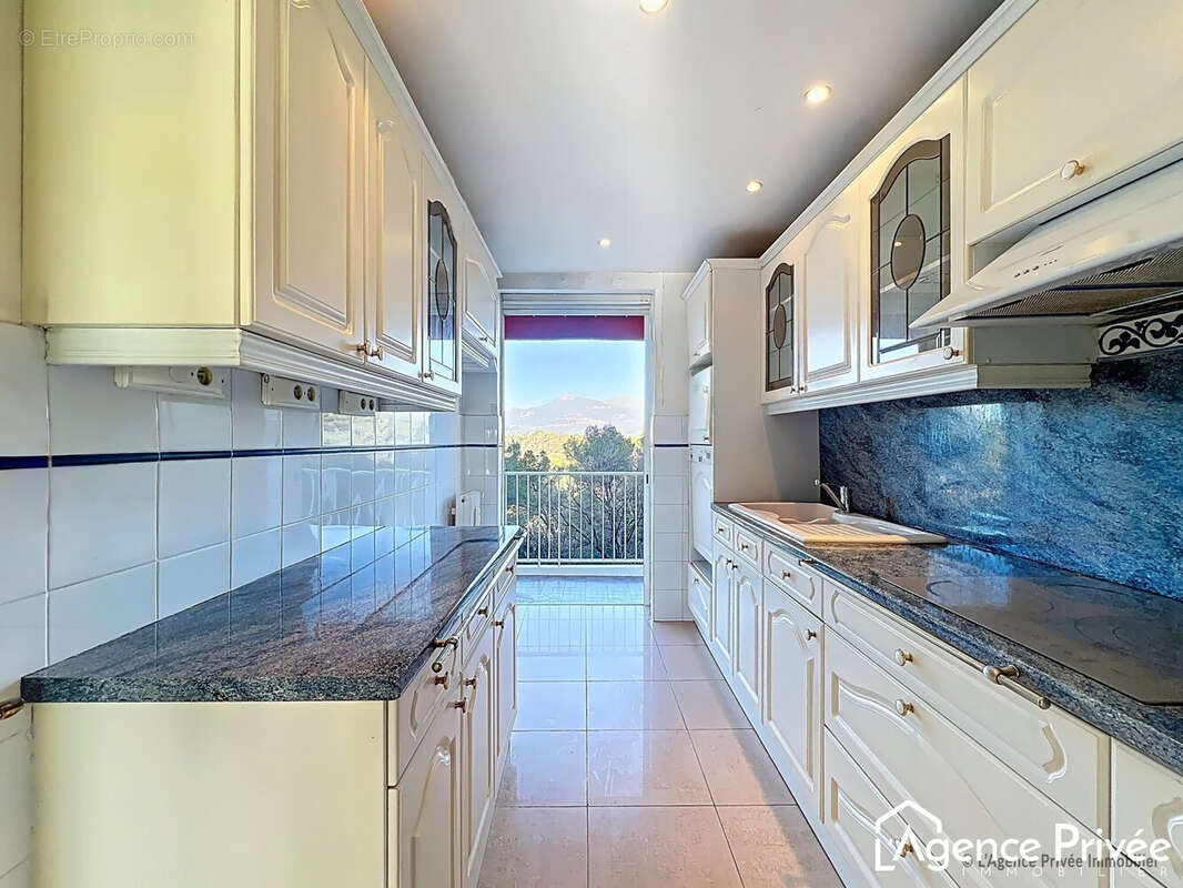 Cuisine - Appartement à CAGNES-SUR-MER