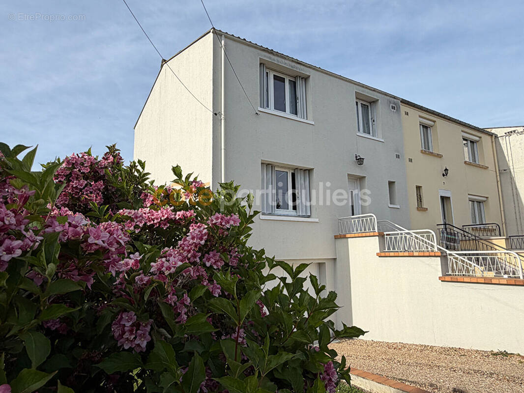 Maison à SAINT-SEBASTIEN-DE-MORSENT