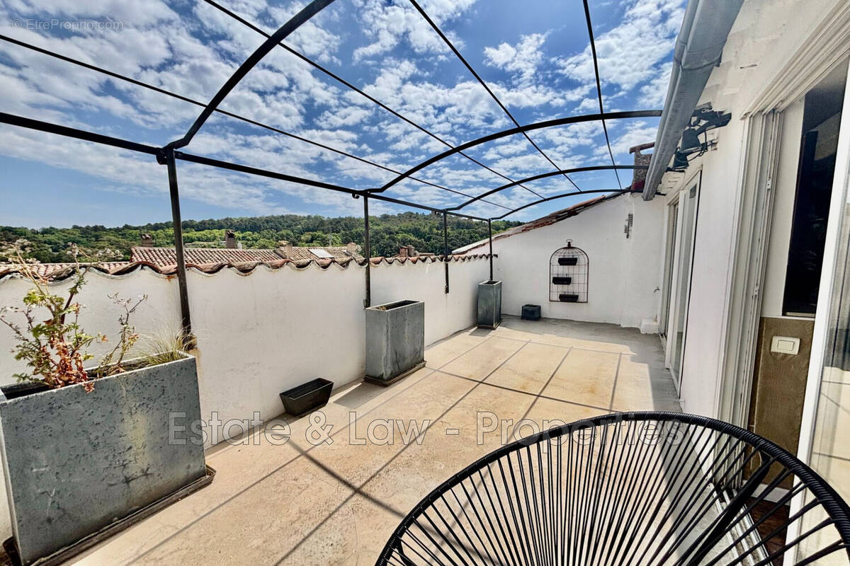 Appartement à LA GARDE-FREINET