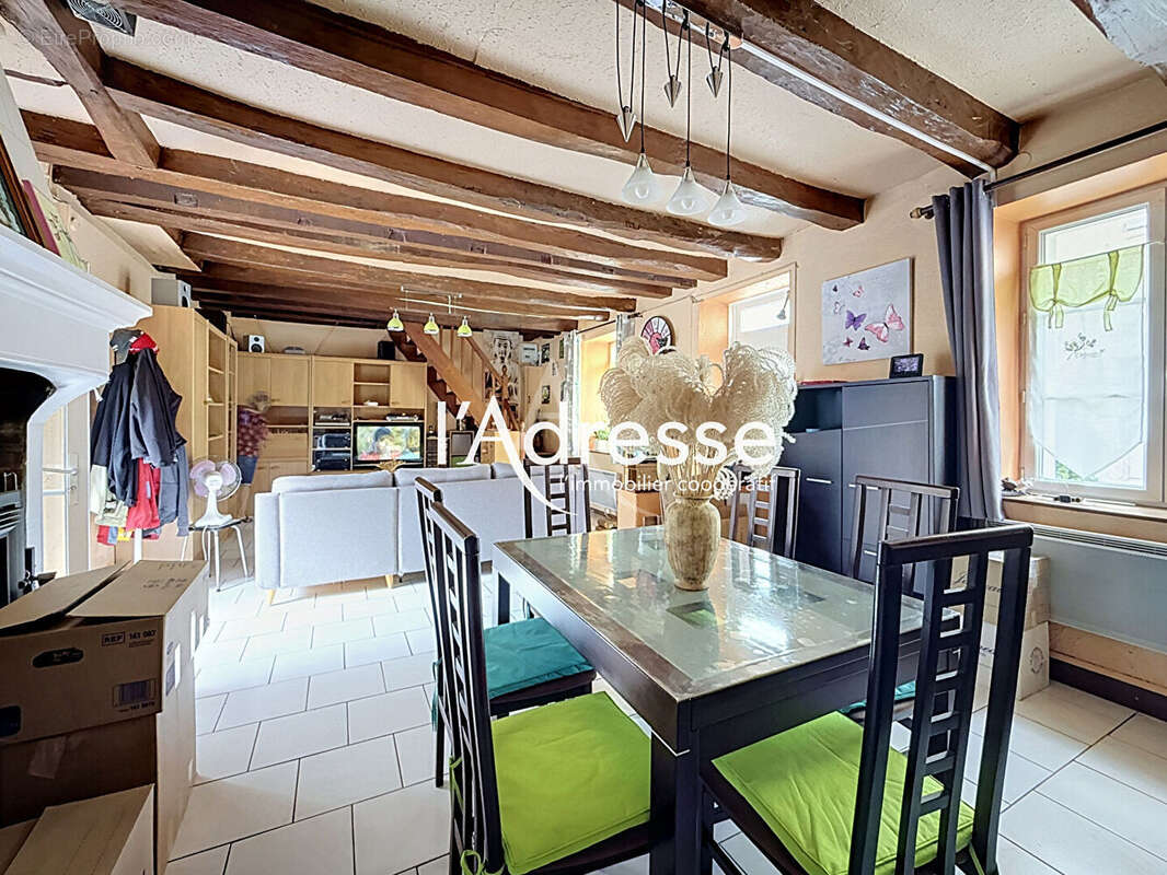 Maison de bourg à vendre à Truyes. - photo 4