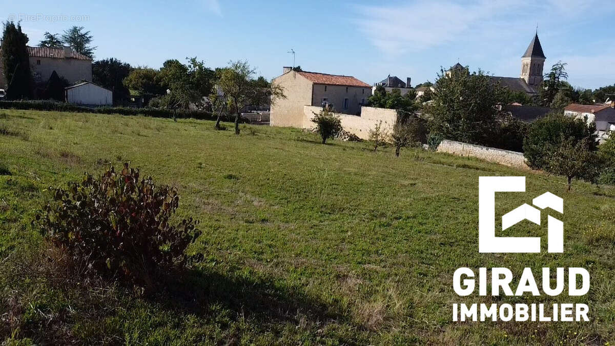 Terrain à NIEUL-SUR-L&#039;AUTISE