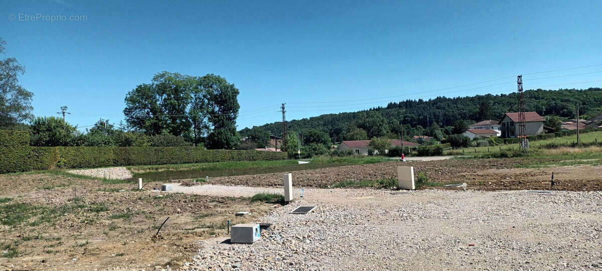 Terrain à REVONNAS