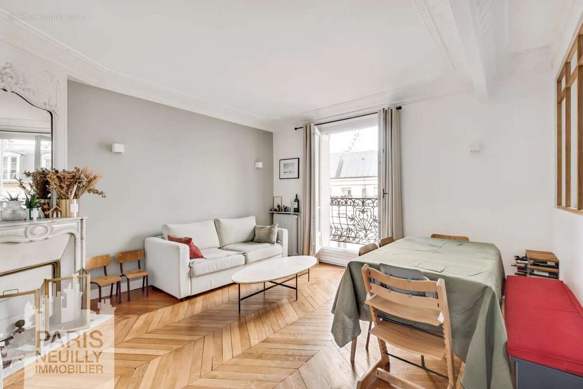 Appartement à PARIS-17E