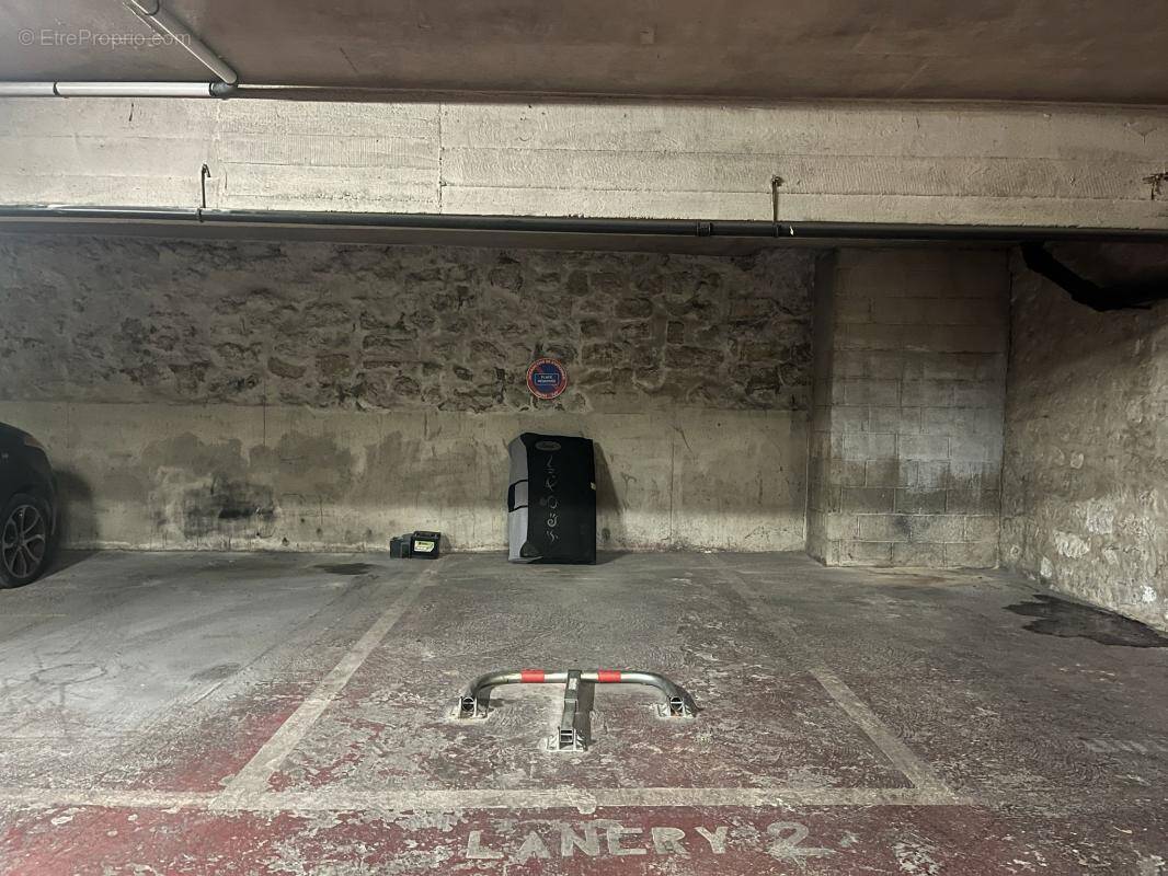 Parking à PARIS-10E