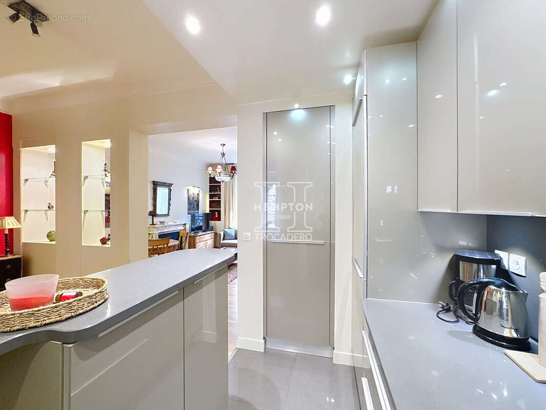 Appartement à PARIS-8E