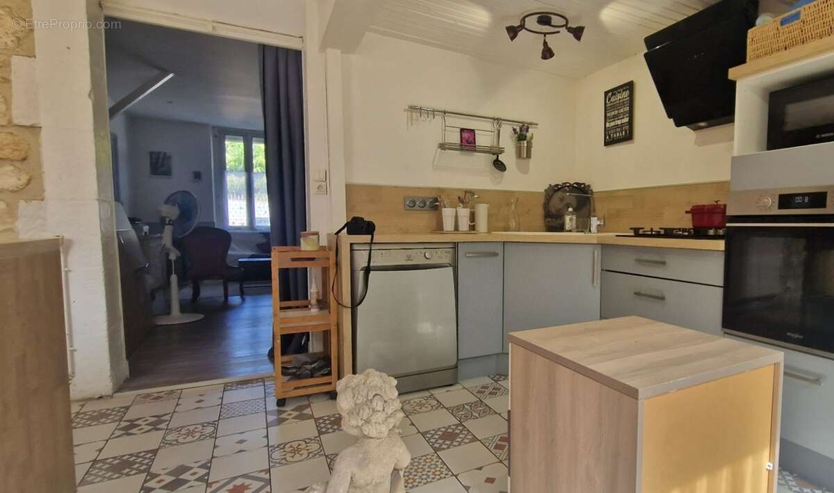 16 ANGOULEME quartier V Hugo. Maison à vendre 3 pièces et jardin - photo 2