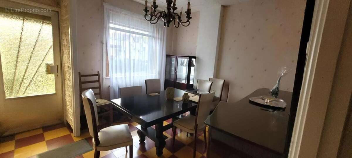 Maison à QUIEVRECHAIN