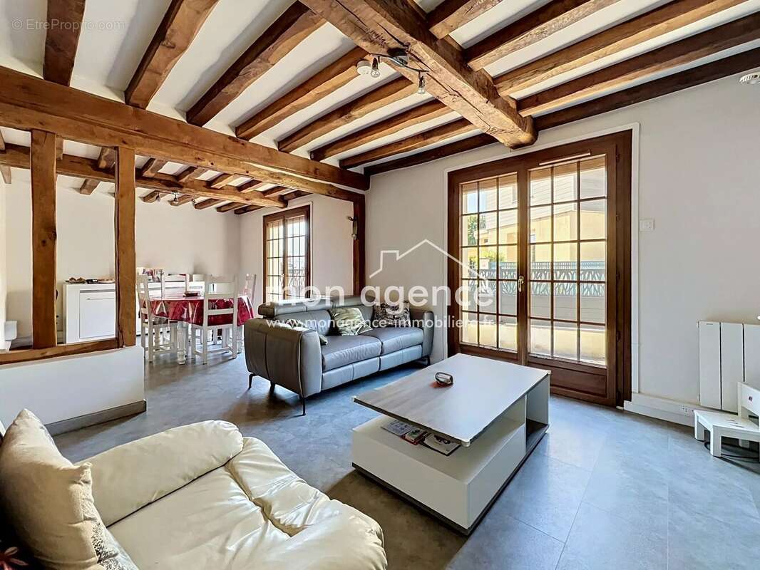 Maison à LE MESNIL-ESNARD